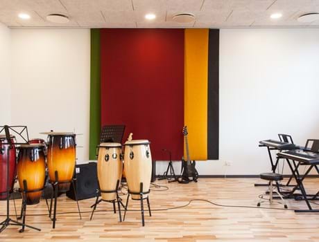 fraster, filt, felt cover, rumafskærmning, roomdivider, akustik, uld filt, inspiration, design, indretning, afskærmning, filtgardin, anne trolles skole